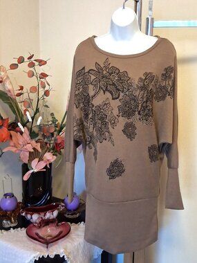 NWOT LUXX Floral Designed Stretchy Cardigan Knit Dress Batwing Sleeve Sweater